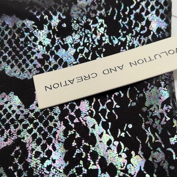 Evolution and Creation Shiny Rainbow Reptile Workout Crop Top Size S New - Picture 4 of 5